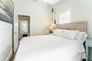 a bedroom with a large white bed and a window at Paradise Point by AvantStay Golf Course Living in Stock Island +24 photos