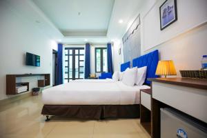 Postel nebo postele na pokoji v ubytování Hanoi Shining House