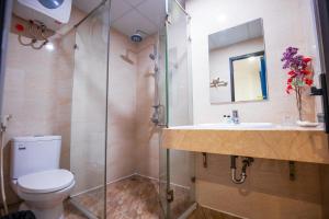 Koupelna v ubytování Hanoi Shining House + 27 fotografií