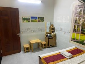 Kuchyň nebo kuchyňský kout v ubytování Khách Sạn Nguyên Trung + 23 fotografií