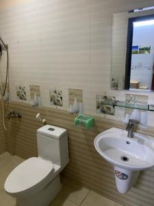 Koupelna v ubytování Khách Sạn Nguyên Trung