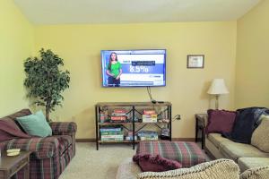 Gallery image of The Bear Foot Lodge by AvantStay Game Room Deck BeachLake Access in Albrightsville +48 photos