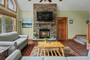 a living room with a couch and a fireplace at Otter Banks by AvantStay Sleeps 18 Hot Tub Views Game Room in Albrightsville