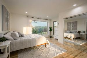 Katil atau katil-katil dalam bilik di Modern Escape by Avanstay Views 10min to Town