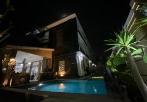 Bazén v ubytování Batukaru Garden 5 Bali Sevilla Residence nebo v jeho okolí