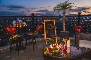Rõdu või terrass majutusasutuses Peninsula Hotel Danang