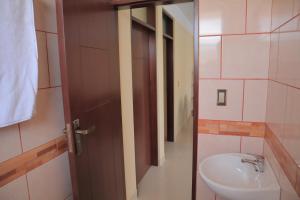 Ένα μπάνιο στο Departamentos EVITA +27 φωτογραφίες