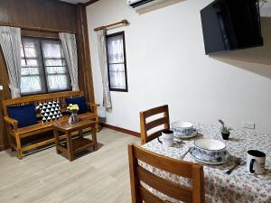 TV a/nebo společenská místnost v ubytování Mira Mare Resort Koh Samui