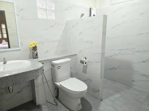 Koupelna v ubytování Mira Mare Resort Koh Samui