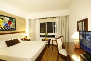 TV a/nebo společenská místnost v ubytování Starlet Hotel