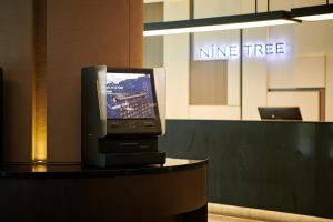 TV a/nebo společenská místnost v ubytování Nine Tree by Parnas Seoul Myeongdong 2