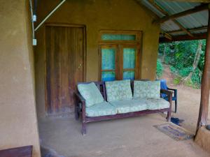 Foto de la galeria de Knuckles Off-Grid Cabin With Waterfall View a Kaduwela