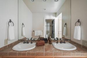 a bathroom with two sinks and a large mirror at Marillac by AvantStay Gorgeous Ski Cabin w Balcony Patio in Olympic Valley +38 photos