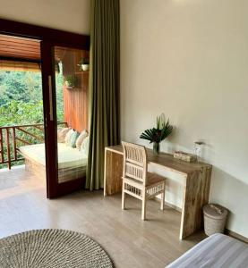 Giường trong phòng chung tại Superior One Bedroom Apartment w Stunning Waterfall View