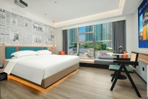 Voodi või voodid majutusasutuse Lan Wan Hotel - One Free Cockt-ail Per Room--Airport Pick-up Service toas