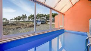 Bazén v ubytování Boeryeong Rainbow Oceanview Pension nebo v jeho okolí