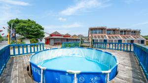 Bazén v ubytování Boeryeong Rainbow Oceanview Pension nebo v jeho okolí