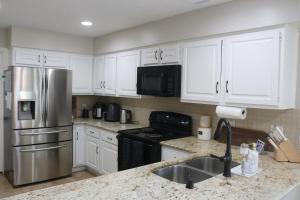 Foto dalla galleria di Luxury Stay Near IAH 3BD 2Bath Office with Amenities a Houston