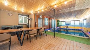 Hồ bơi trong/gần Cheongdo Ellago Poolvilla Pension