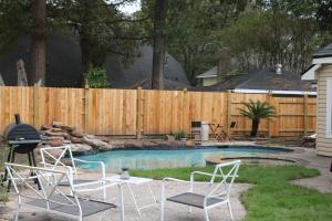 Bazén v ubytování Luxury Stay Near IAH 3BD 2Bath Office with Amenities nebo v jeho okolí