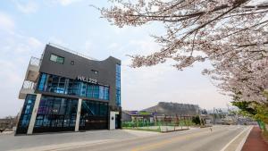 東海市にあるDonghae Hill Stay Pensionの目の前の通り並木 +5枚の写真