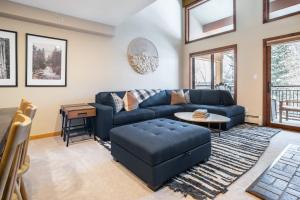 Area soggiorno di Cloud 9 by AvantStay Located at the Base of Vail Ski Resort w Community Pool Hot Tub