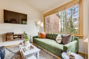 Χώρος καθιστικού στο Sierra by AvantStay Ski In Ski Out Near Truckee w Access to Northstar Resort Community