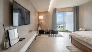 TV a/nebo společenská místnost v ubytování Goseong Gyeoulbada Ocean View Pension