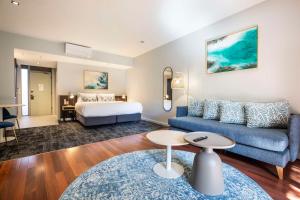 Rye Hotel by Nightcap Plus客房内的一张或多张床位