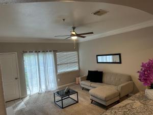 Afbeelding uit fotogalerij van Apartamento caluroso in Humble