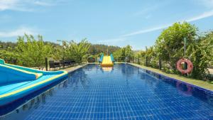 Bazén v ubytování Yeosu Noeul Walk Pet Pension nebo v jeho okolí + 14 fotografií