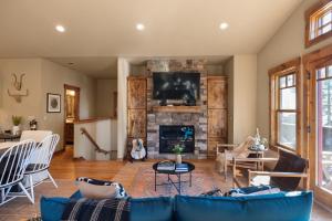 Posezení v ubytování Atkinson by AvantStay Lake Front Home w Stunning Views in Tahoe Vista
