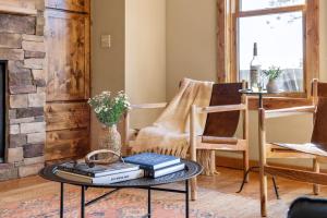 Posezení v ubytování Atkinson by AvantStay Lake Front Home w Stunning Views in Tahoe Vista