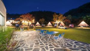 Aed väljaspool majutusasutust Geumsan Lalaland Caravan