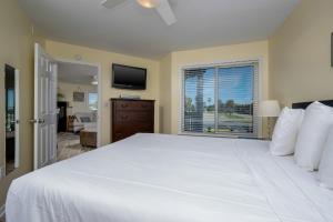 Postel nebo postele na pokoji v ubytování Gulf Shores Plantation West 1151 condo + 29 fotografií