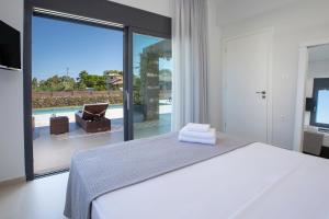 Postel nebo postele na pokoji v ubytování Varko Premium Villas + 67 fotografií