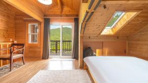 Postel nebo postele na pokoji v ubytování Yangpyeong Isobiyagi Spa Pension