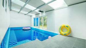 Bazén v ubytování Gapyeong Gamseong216 Poolvilla Pension nebo v jeho okolí