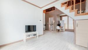 Et tv og/eller underholdning på Samcheok Bongsuni-unni Pension + 17 billeder