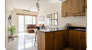 Η κουζίνα ή μικρή κουζίνα στο Sosyal Staycation , Pasay City Shore Residences Tower D Sunrise Drive Mall of Asia Complex Pasay City Philippines SMDC SHORE 1 RESIDENCES Pasay City