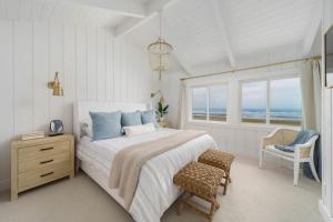 Postel nebo postele na pokoji v ubytování Driftaway by AvantStay Direct Cannon Beach Access w Stunning Views