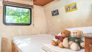 Postel nebo postele na pokoji v ubytování gyeongju yongcheonsu caravan