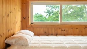 Postel nebo postele na pokoji v ubytování boryeong hiddenvillage dokchae poolvilla