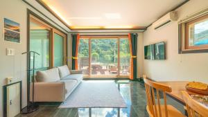 Χώρος καθιστικού στο HongCheon Casa Pellis Pet Private Pesion