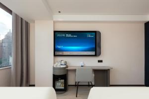 TV a/nebo společenská místnost v ubytování Atour Light Hotel Xishuangbanna Jinghong Gaozhuang + 5 fotografií