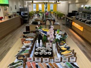 a long table filled with different types of food at ANA Holiday Inn Sapporo Susukino by IHG in Sapporo +95 photos