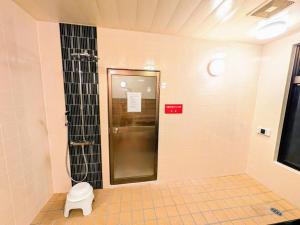 熱海市にあるレインボーヒルズ 熱海 #ダーツ #卓球 #サウナ #バーベキューのバスルーム(シャワー、トイレ付) +37枚の写真