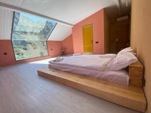 Postel nebo postele na pokoji v ubytování Hotel Arevi Yeghegis + 5 fotografií