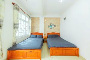 Postel nebo postele na pokoji v ubytování Reverie Hotel
