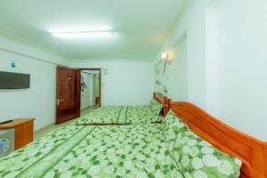 Postel nebo postele na pokoji v ubytování Reverie Hotel